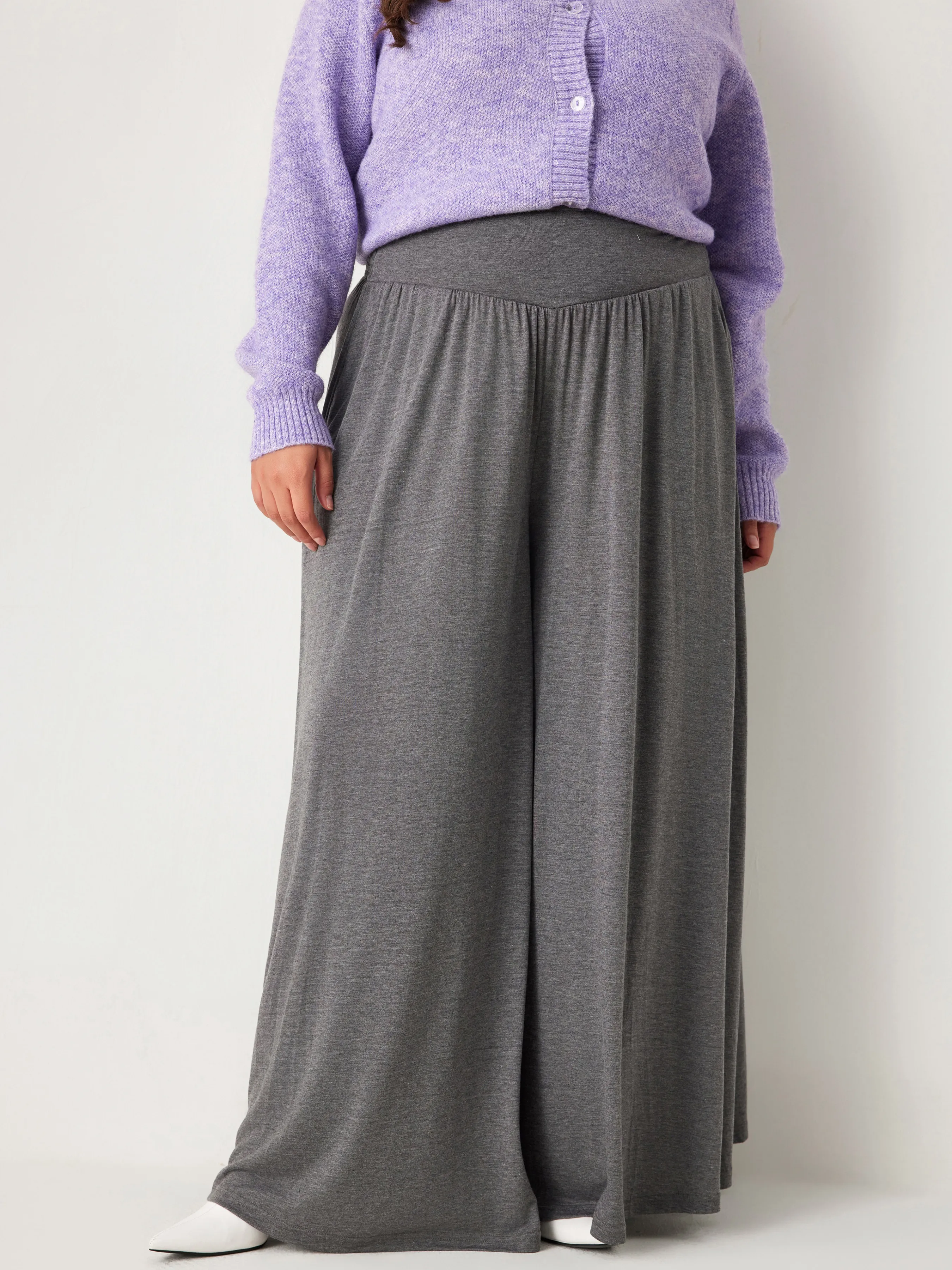 Pantalón Ancho de Cintura Media con Volantes y Bolsillos en Color Liso Curvy