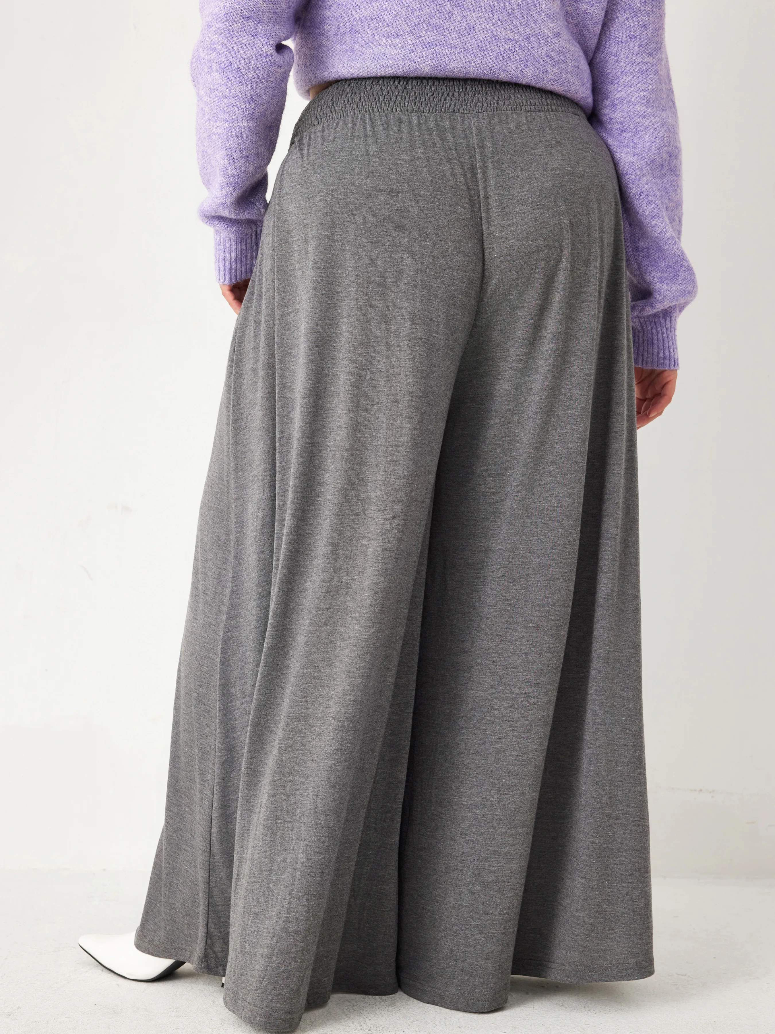 Pantalón Ancho de Cintura Media con Volantes y Bolsillos en Color Liso Curvy